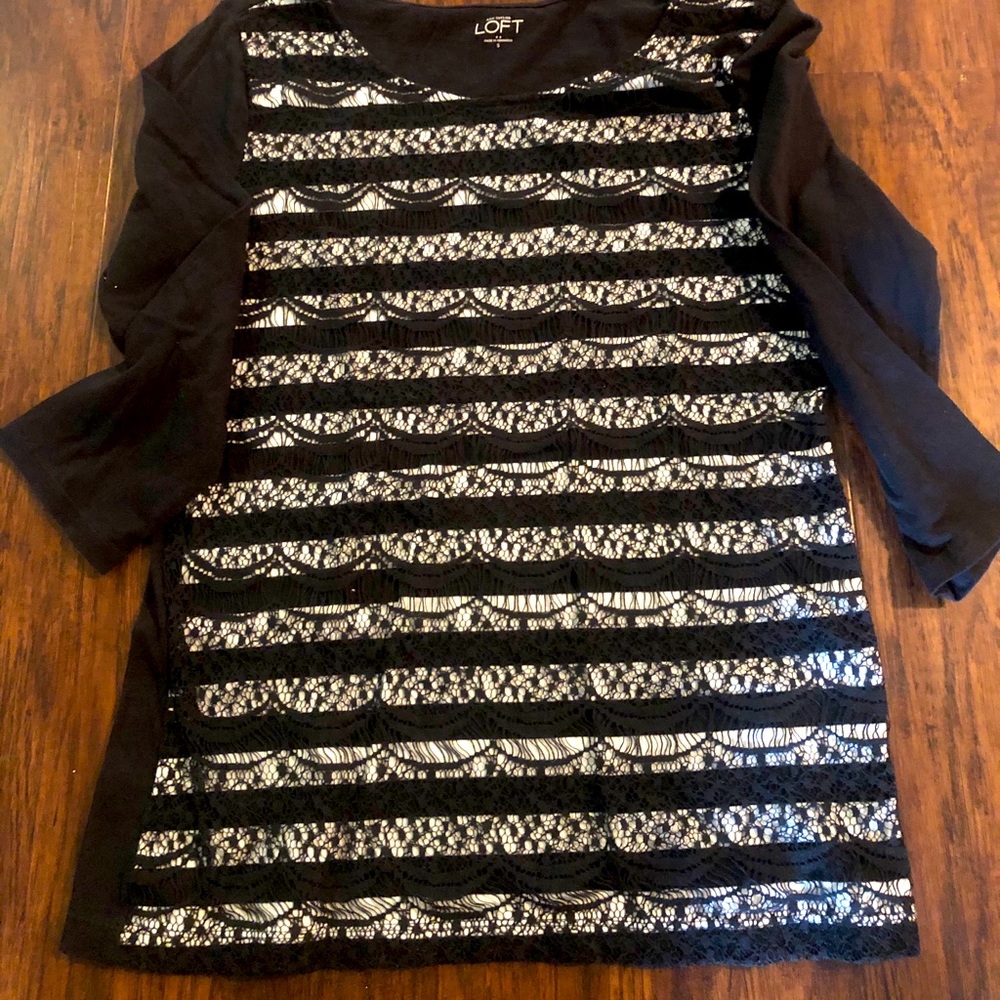 3/$12🔥🖤🤍NWOT 3/4 sleeve lace front top🤍🖤